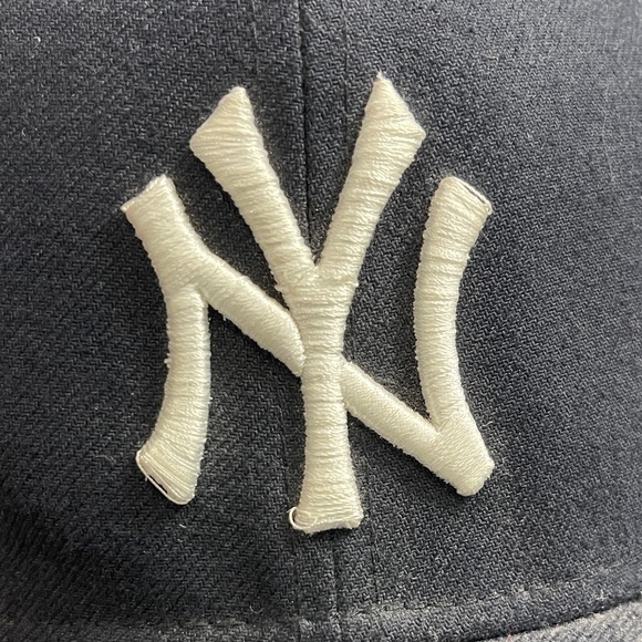 New Era Navy NY Logo Cap with World Series Patch - Picture 4 of 9